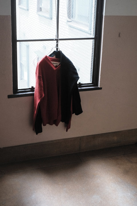 Slopeslow/Cross V Neck Sweater