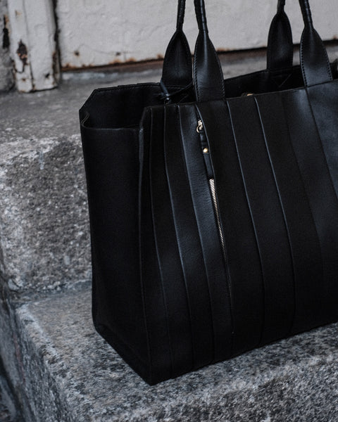 cornelian taurus by daisuke iwanaga/Wave Tote L