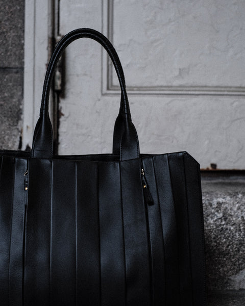 cornelian taurus by daisuke iwanaga/Wave Tote L