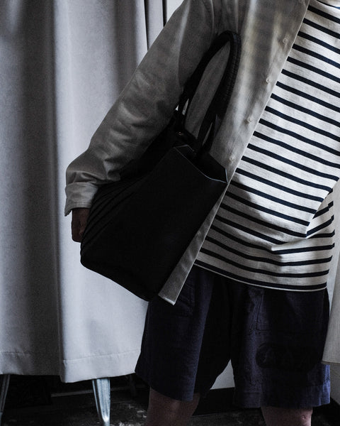 cornelian taurus by daisuke iwanaga/Wave Tote L