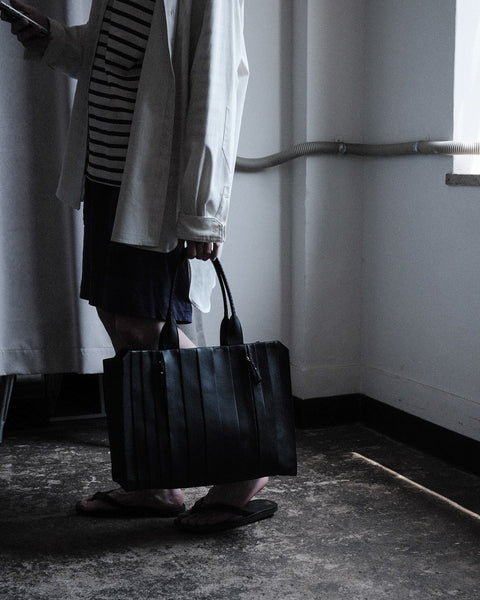 cornelian taurus by daisuke iwanaga/Wave Tote L