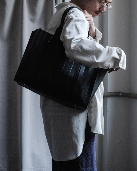 cornelian taurus by daisuke iwanaga/Wave Tote L