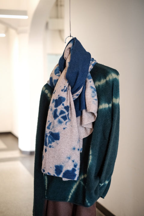 suzusan/Cashmere Knit Shawl madara shibori "Fragment"