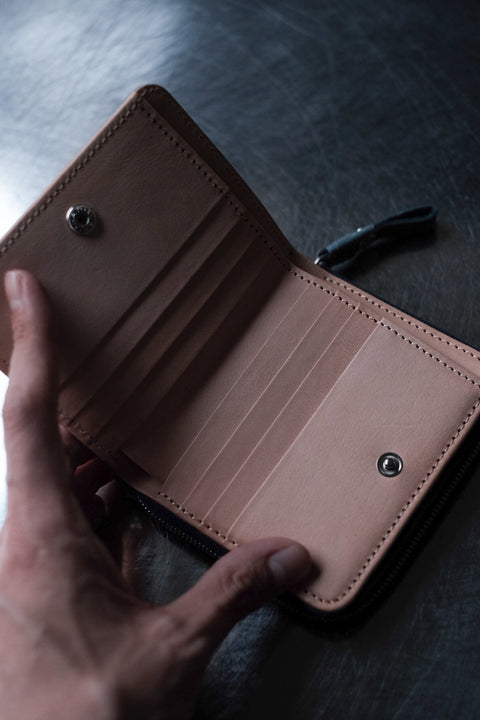 cornelian taurus by daisuke iwanaga/Tower Half Wallet (cow leather)