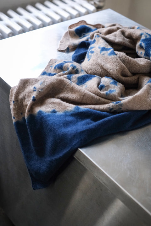 suzusan/Cashmere Knit Shawl madara shibori "Fragment"