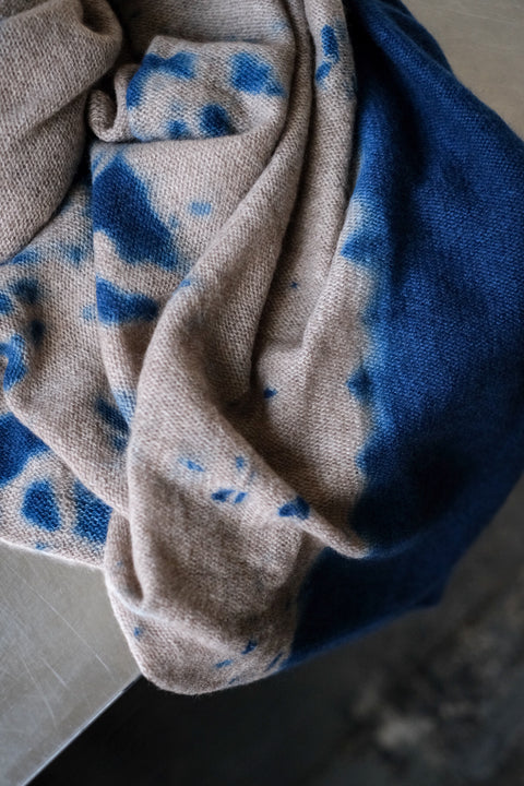 suzusan/Cashmere Knit Shawl madara shibori "Fragment"